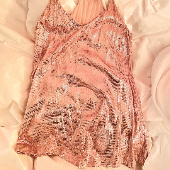 DYNAMITE Pink sequin camisole - Picture 3 of 3